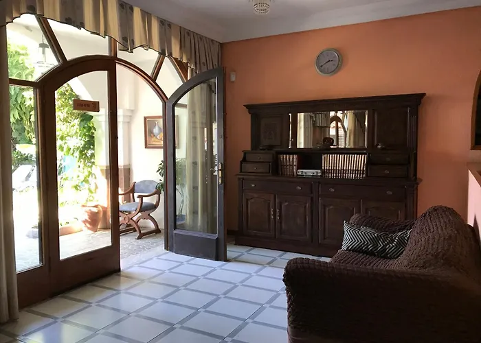 Las Americas Family Inn