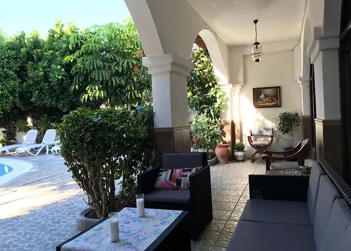 Las Americas Family Inn